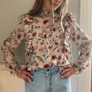 Elegant floral ruffled blouse.